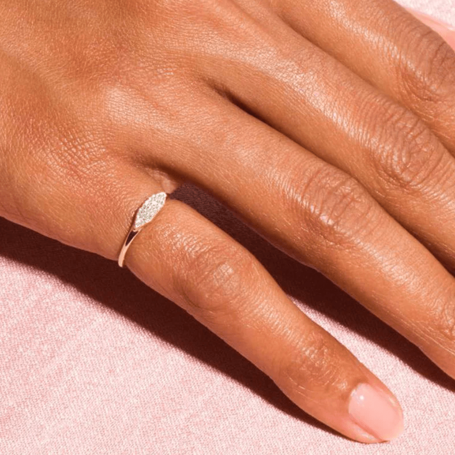 Melania - Anillo de oro con circonita