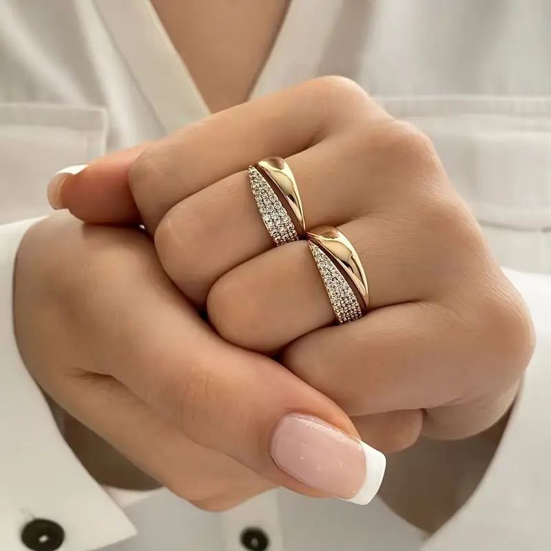 Aura - Elegante anillo de oro con piedras brillantes