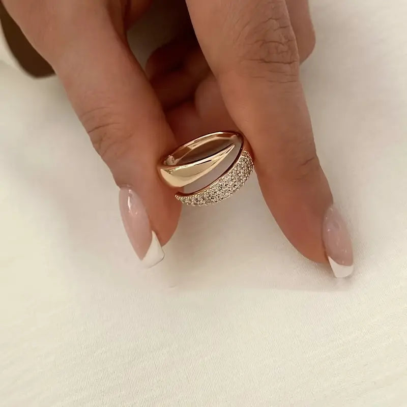 Aura - Elegante anillo de oro con piedras brillantes