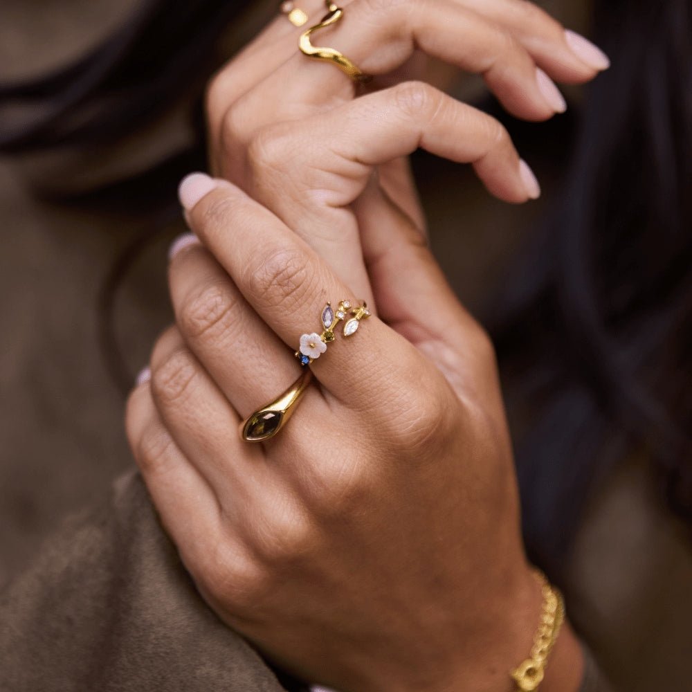 Anillo «Crystal White Blossom» en oro