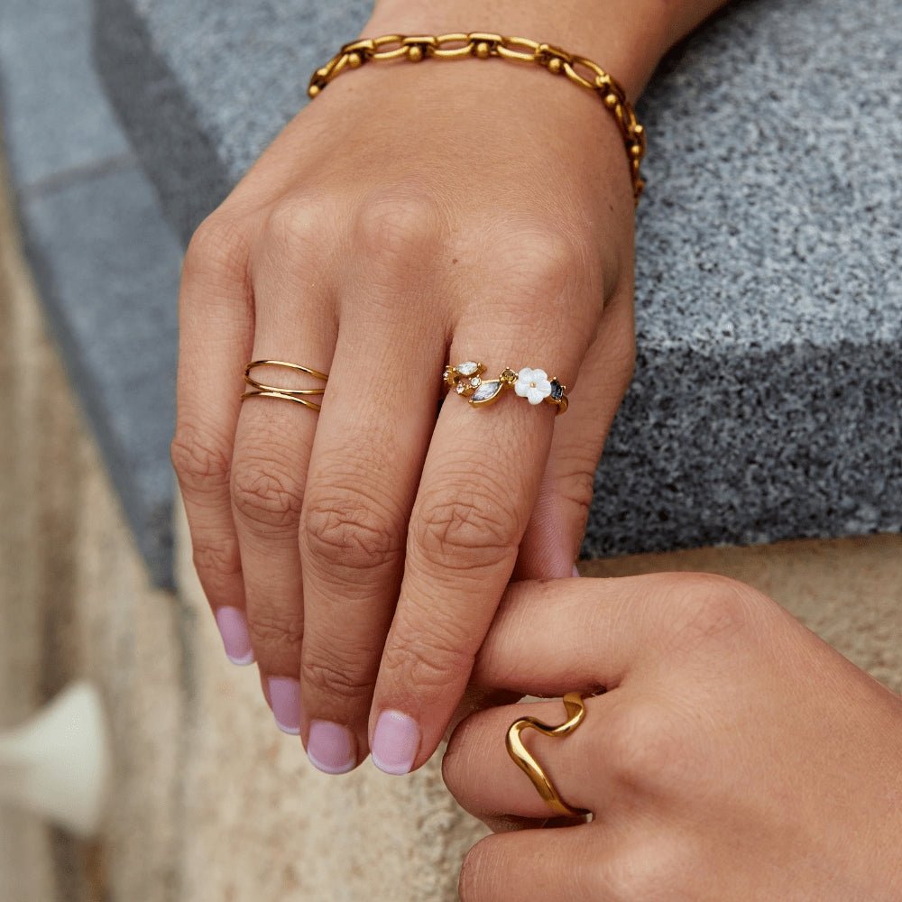 Anillo «Crystal White Blossom» en oro