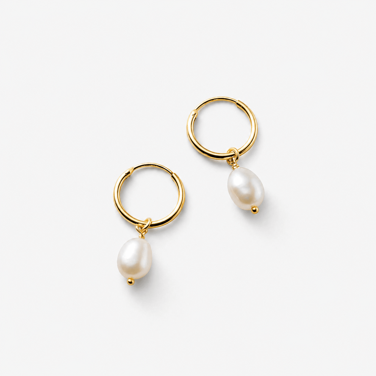Bella - Pendientes de aro con perlas de agua dulce