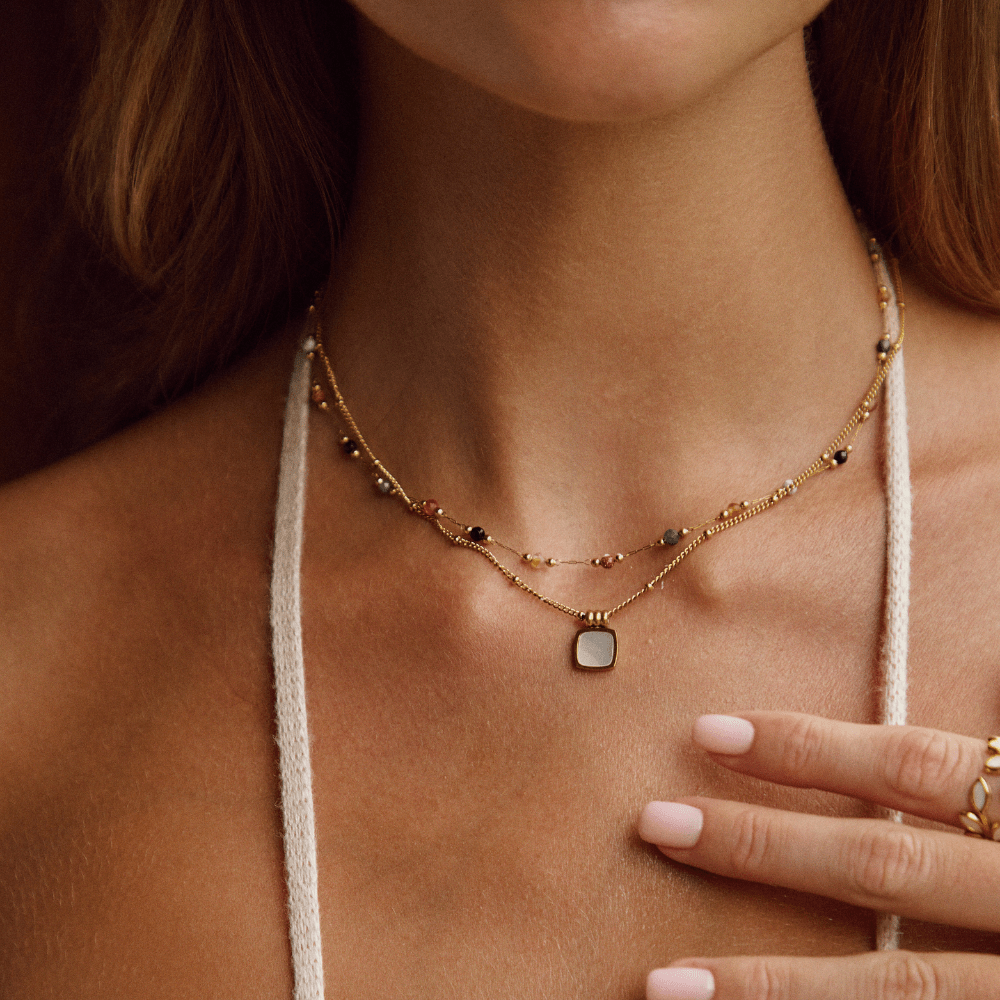 Lucía - Collar con colgante de concha blanca
