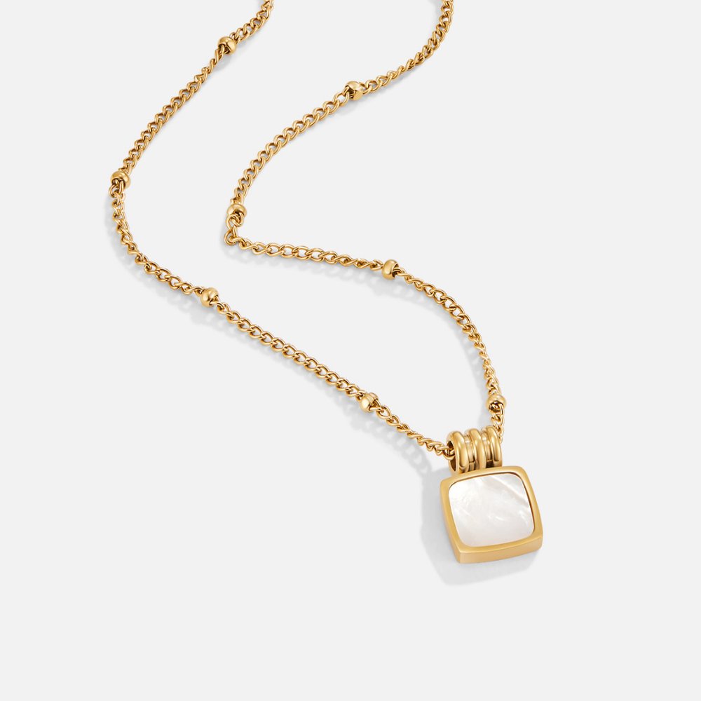 Lucía - Collar con colgante de concha blanca