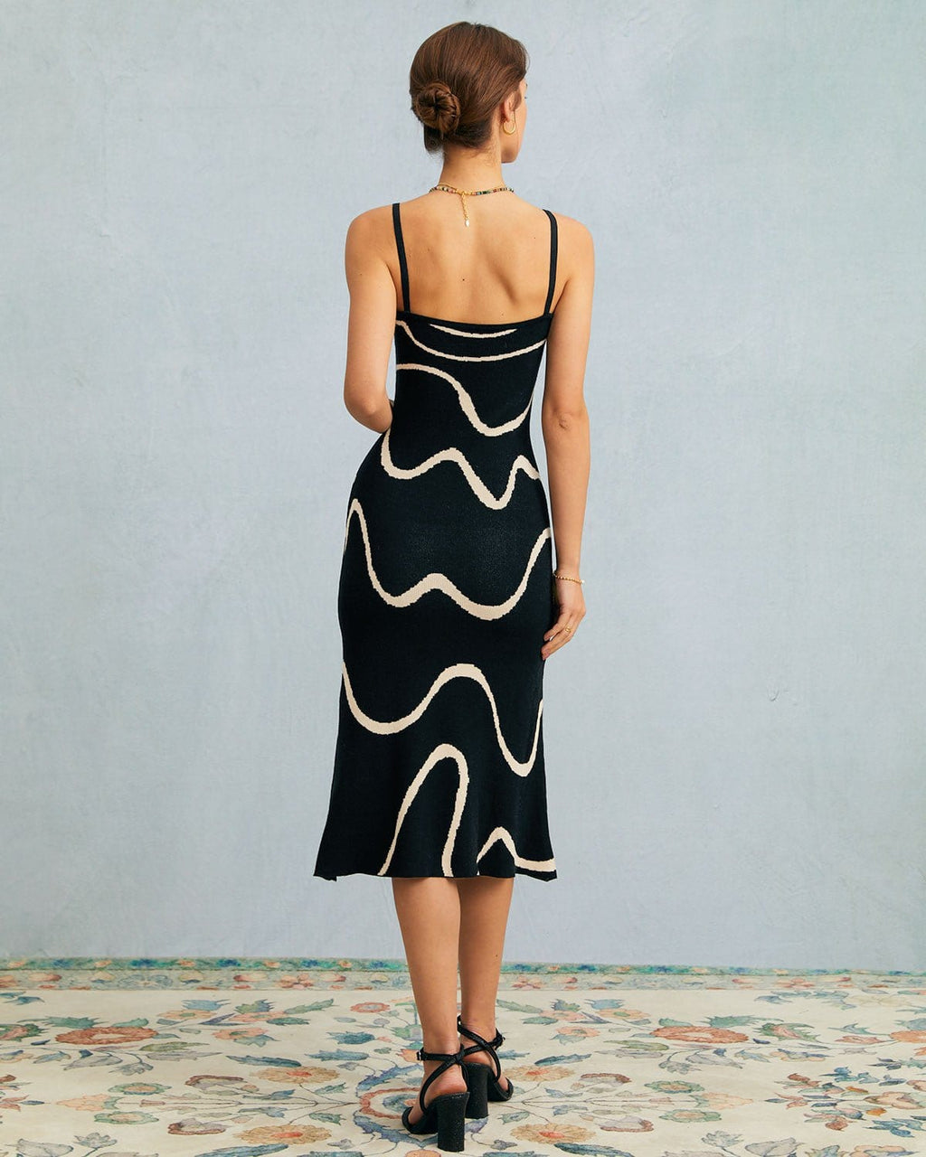 Amelia - Vestido midi de punto con bajo en forma de sirena de Black Wave
