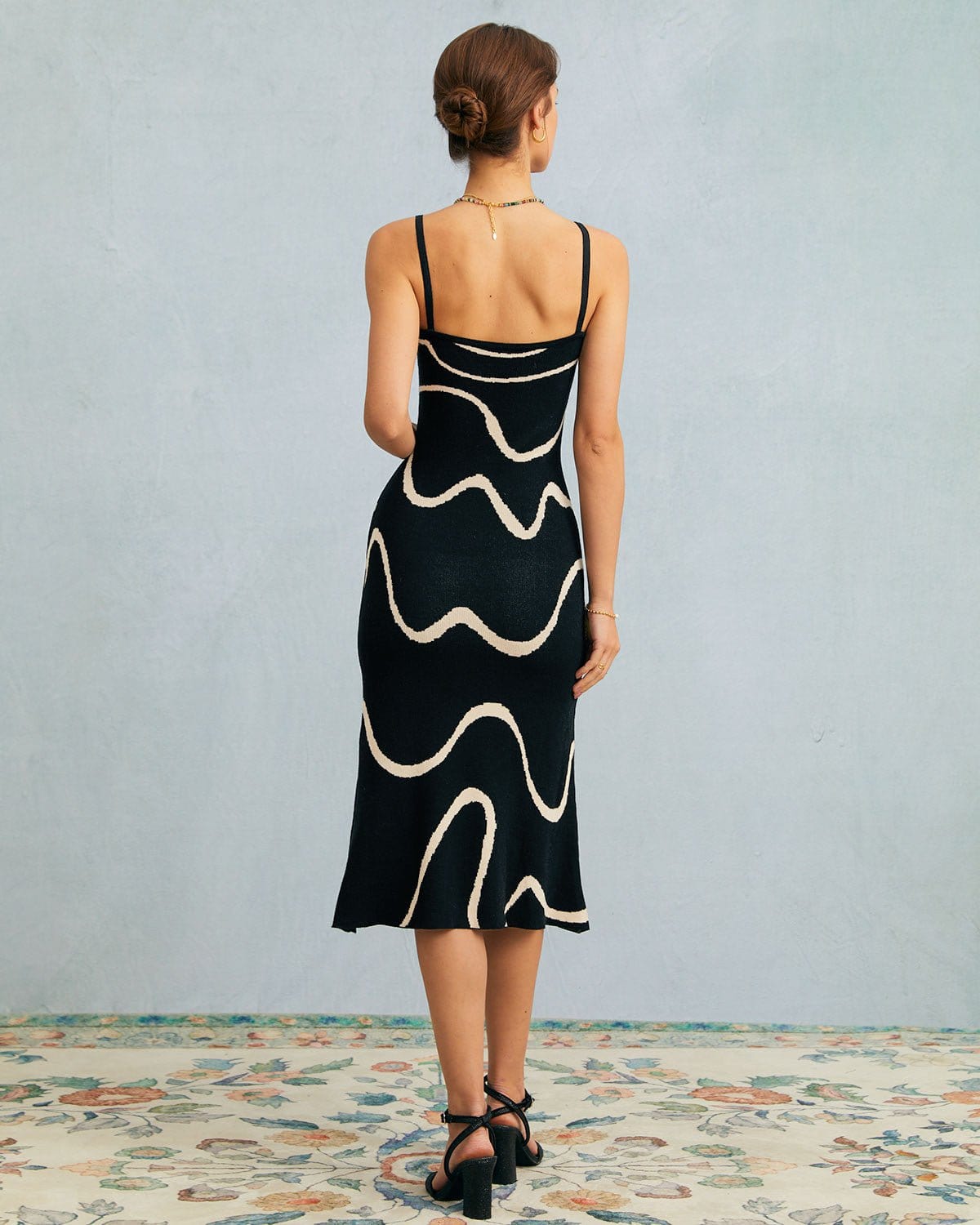 Amelia - Vestido midi de punto con bajo en forma de sirena de Black Wave