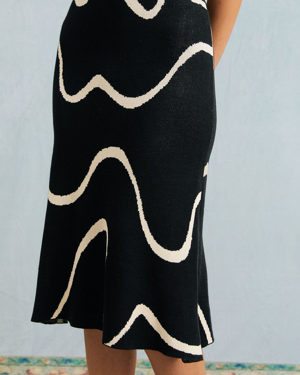 Amelia - Vestido midi de punto con bajo en forma de sirena de Black Wave